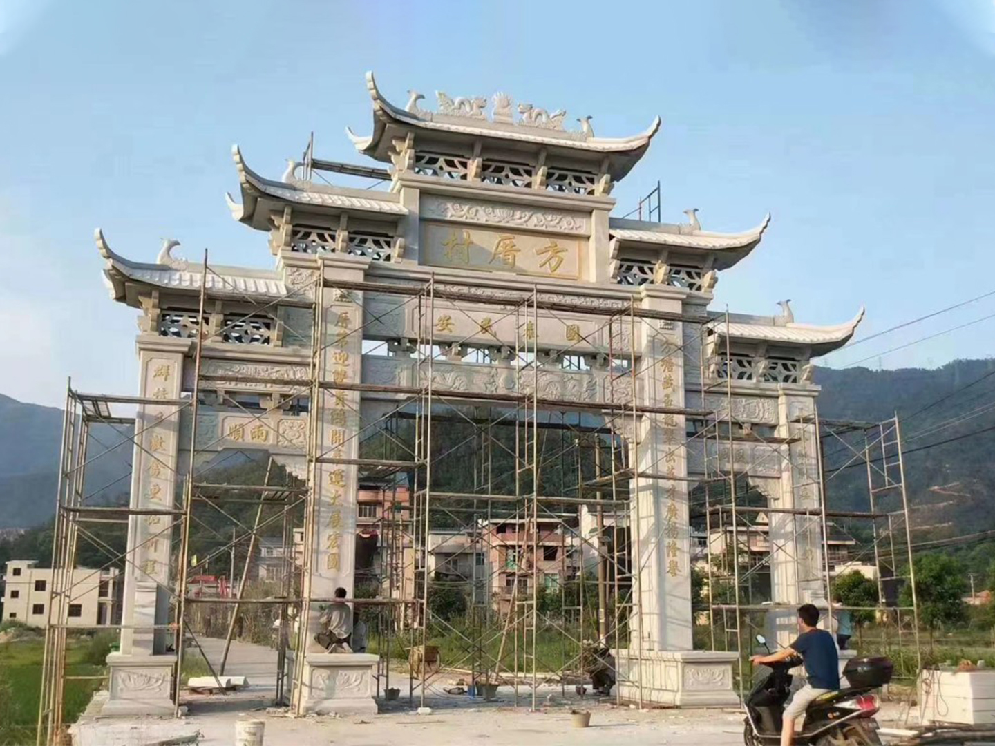 新農(nóng)村三門石牌坊安裝